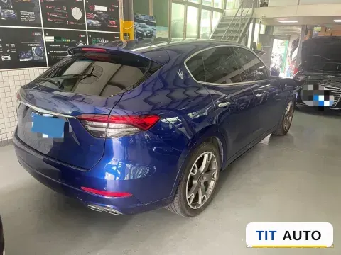 2022 Maserati Levante 3
