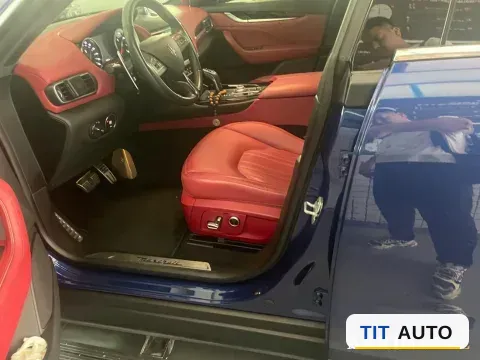 2022 Maserati Levante 4