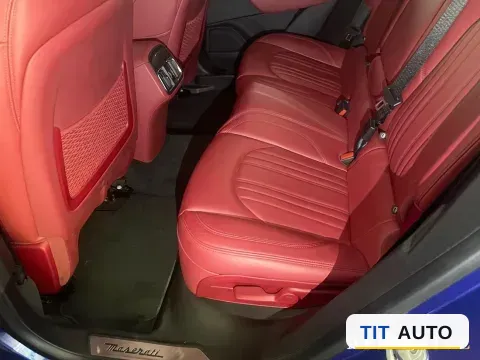2022 Maserati Levante 5
