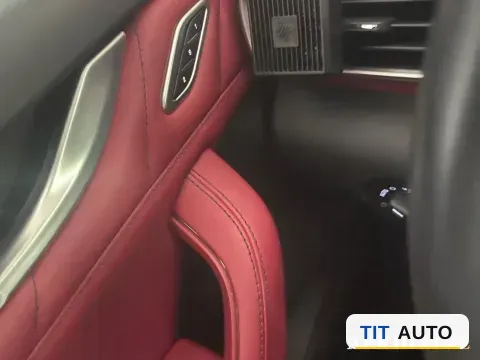 2022 Maserati Levante 6