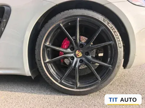 2022 Porsche 718 6