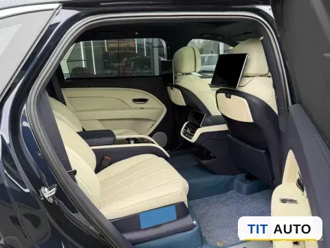 2024 Bentley Bentayga 4