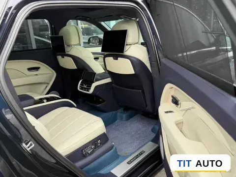 2024 Bentley Bentayga 5