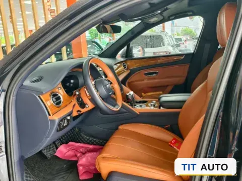 2023 Bentley Bentayga 5