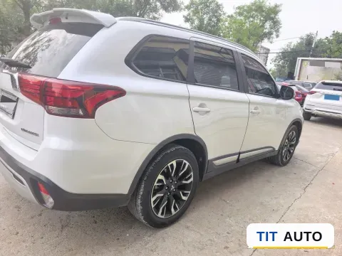 2019 Mitsubishi Outlander 5