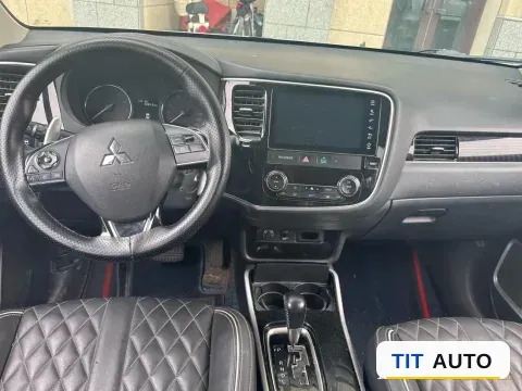 2021 Mitsubishi Outlander 4