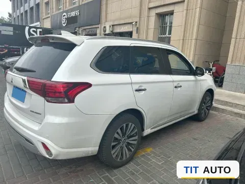 2021 Mitsubishi Outlander 5