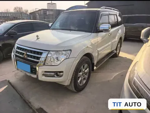2018 Mitsubishi Pajero