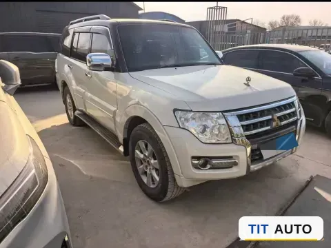 2018 Mitsubishi Pajero 4