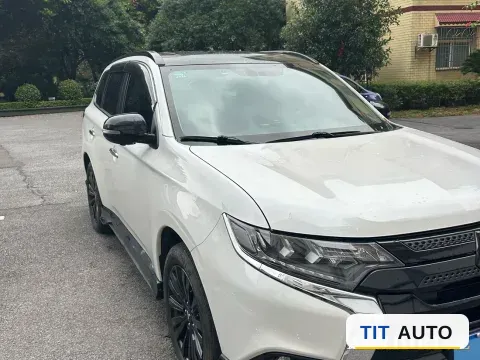 2021 Mitsubishi Outlander 2