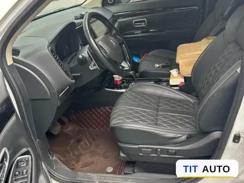 2021 Mitsubishi Outlander 5