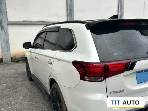 2021 Mitsubishi Outlander 7
