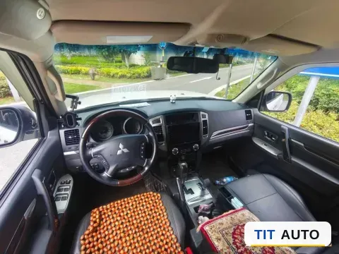 2018 Mitsubishi Pajero 2