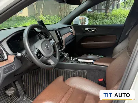 2021 Volvo XC60 2