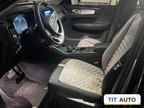2022 Volvo XC40 3