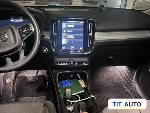 2022 Volvo XC40 5