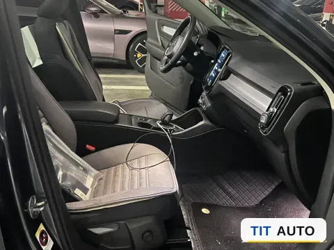 2022 Volvo XC40 7