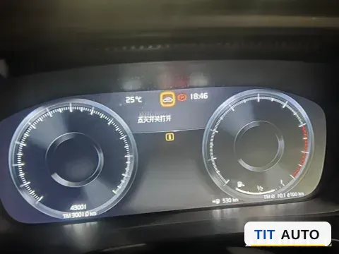 2022 Volvo XC40 9