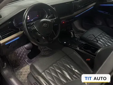 2019 Volvo V40 2