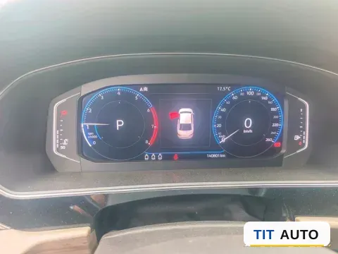 2019 Volvo V40 17