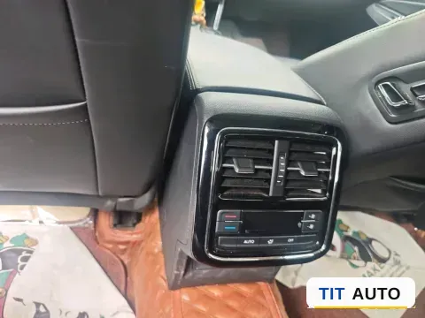 2019 Volvo V40 9