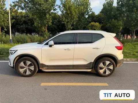 2024 Volvo XC40 4