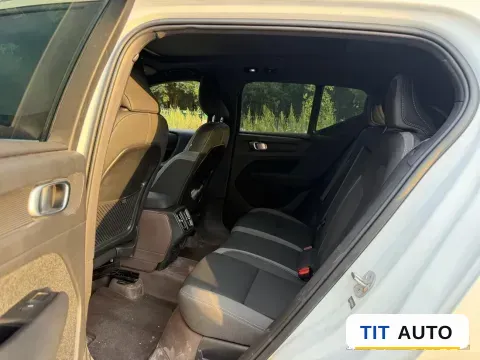 2024 Volvo XC40 5