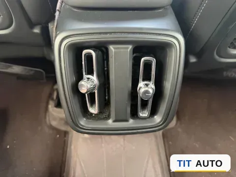 2024 Volvo XC40 6