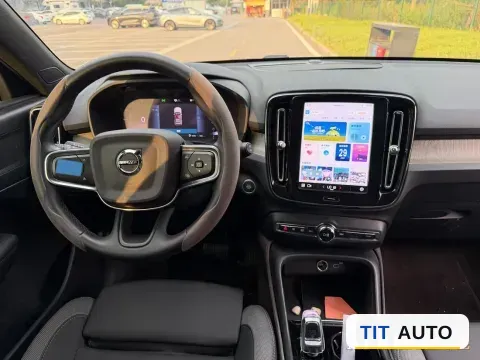 2024 Volvo XC40 8