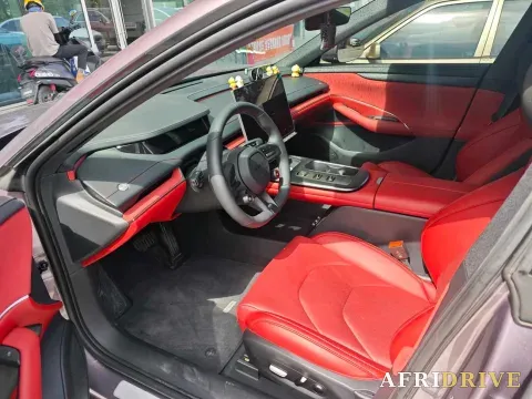 2024 MI SU7 4
