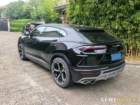 2021 Lamborghini Urus 2