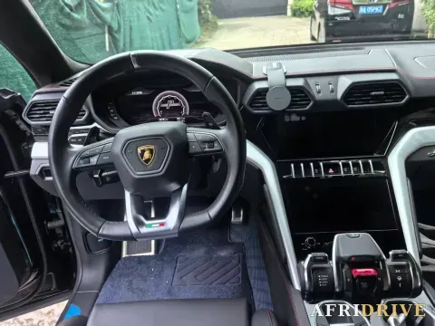 2021 Lamborghini Urus 4
