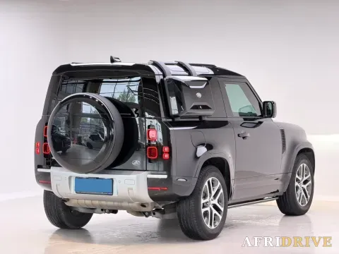 2023 Land Rover Defender 7