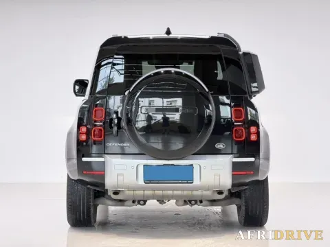 2023 Land Rover Defender 8