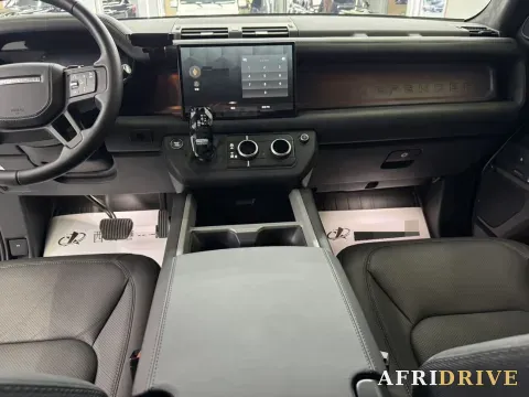 2025 Land Rover Defender 4