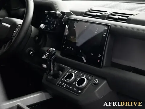 2025 Land Rover Defender 6