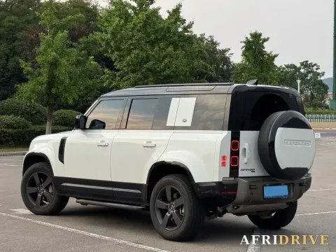 2023 Land Rover Defender 4