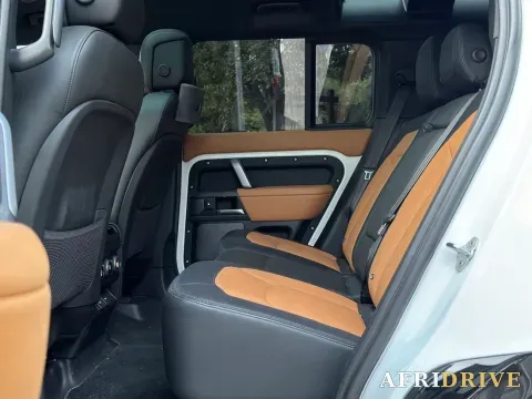 2023 Land Rover Defender 8