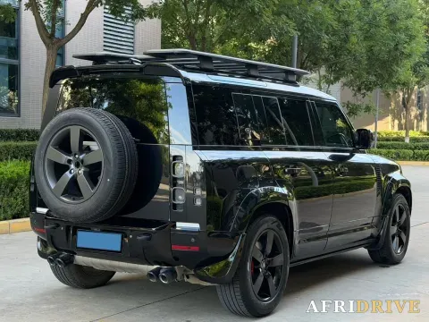 2024 Land Rover Defender 17