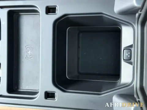 2024 Land Rover Defender 10