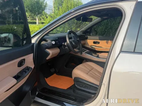 2020 NIO ES8 5