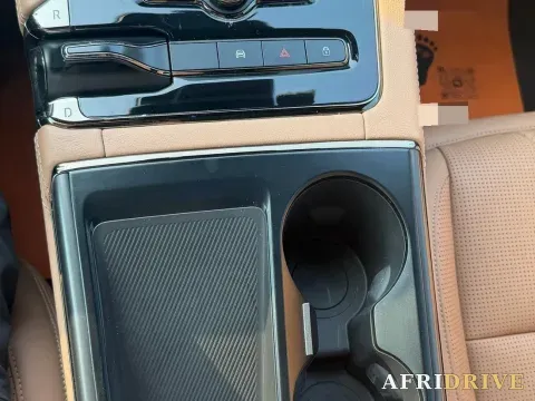 2020 NIO ES8 6