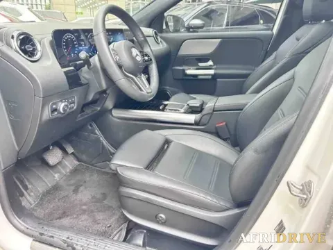2022 Mercedes-Benz GLA Class 8