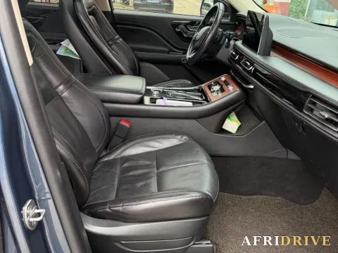 2020 Lincoln Aviator 2