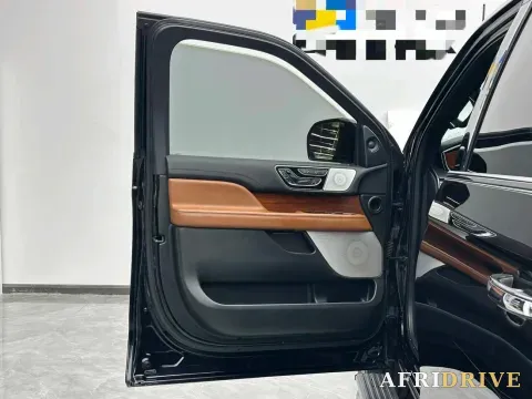 2019 Lincoln Navigator 7