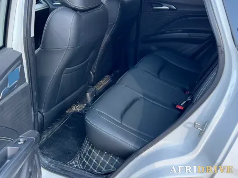 2022 Neta V 8