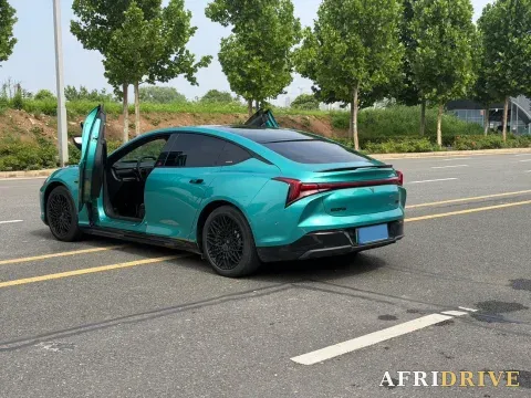2022 Neta S 8