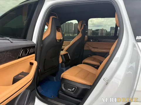 2021 LYNK&CO 09 EM-P 8