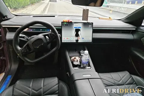 2025 LYNK&CO 10 4