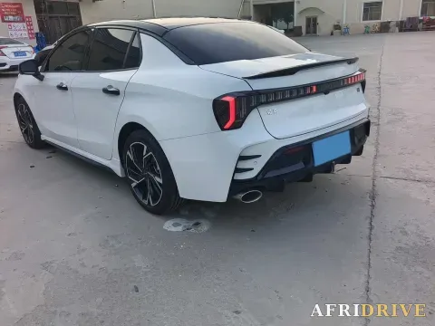 2025 LYNK&CO 03 5